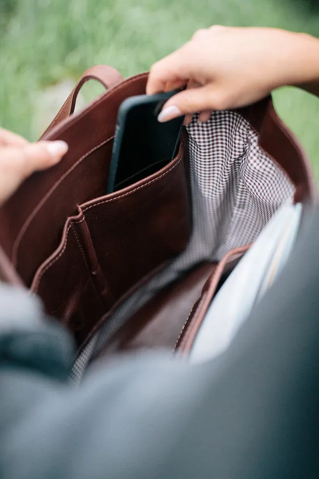 Juneau Leather Tote w/ Pocket