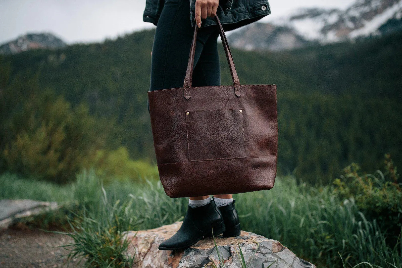 Juneau Leather Tote w/ Pocket